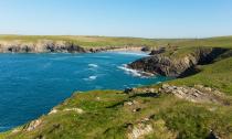 <p>Situated in a deep cove between headlands, Porth Joke is as unspoiled as they come. The narrow beach here is deeper than it is wide and backs onto a shallow valley with a stream running down, meaning it's perfect for sitting back against the rocks for a bit of shelter.</p>