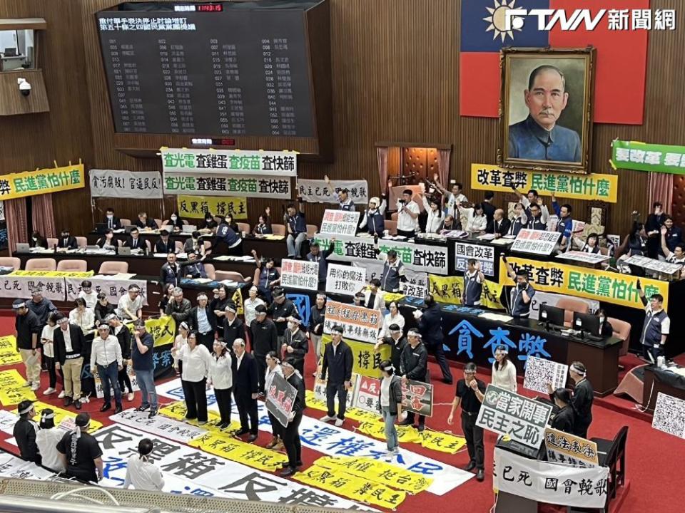 立法院繼續表決藍白版本國會改革法案。（圖／記者劉秀敏攝）