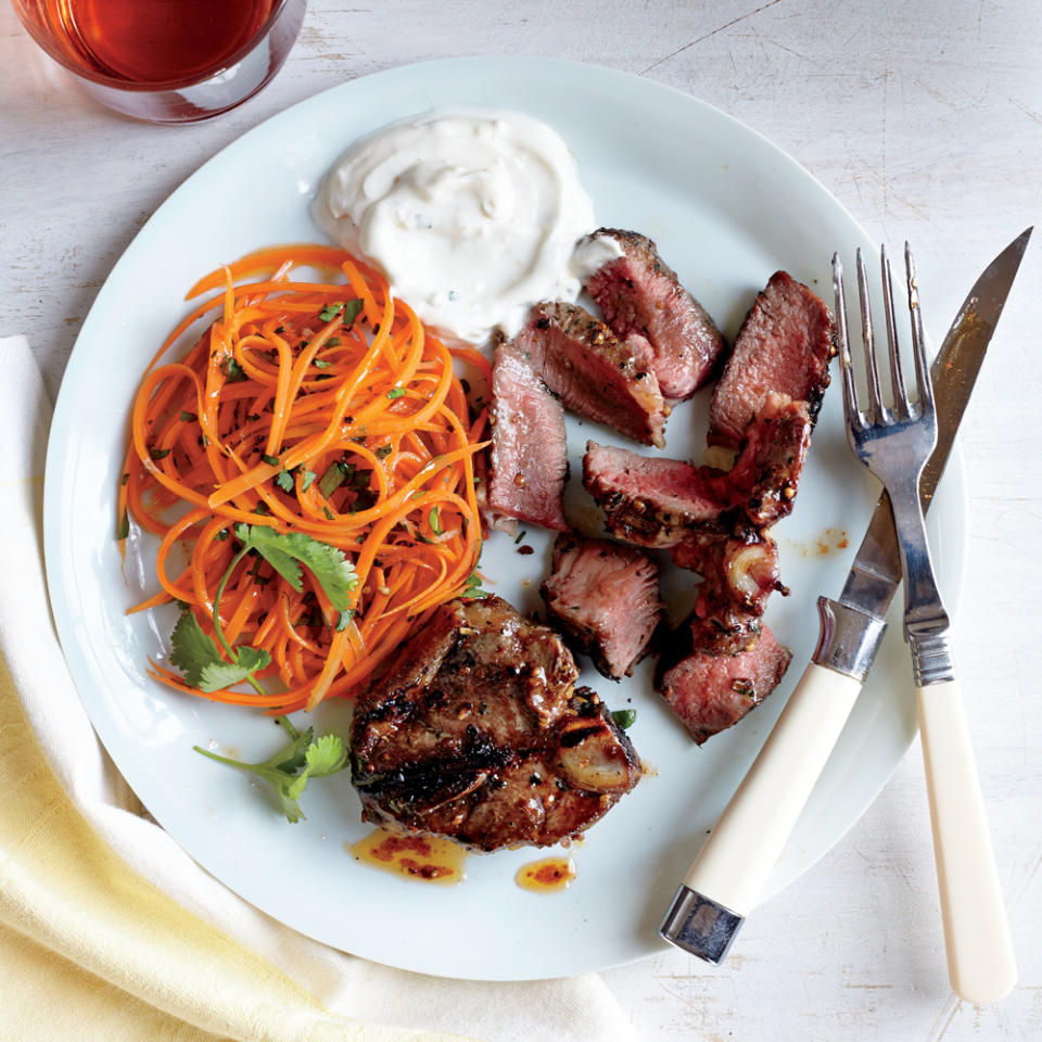 Coriander-Thyme Lamb Chops with Yogurt Sauce