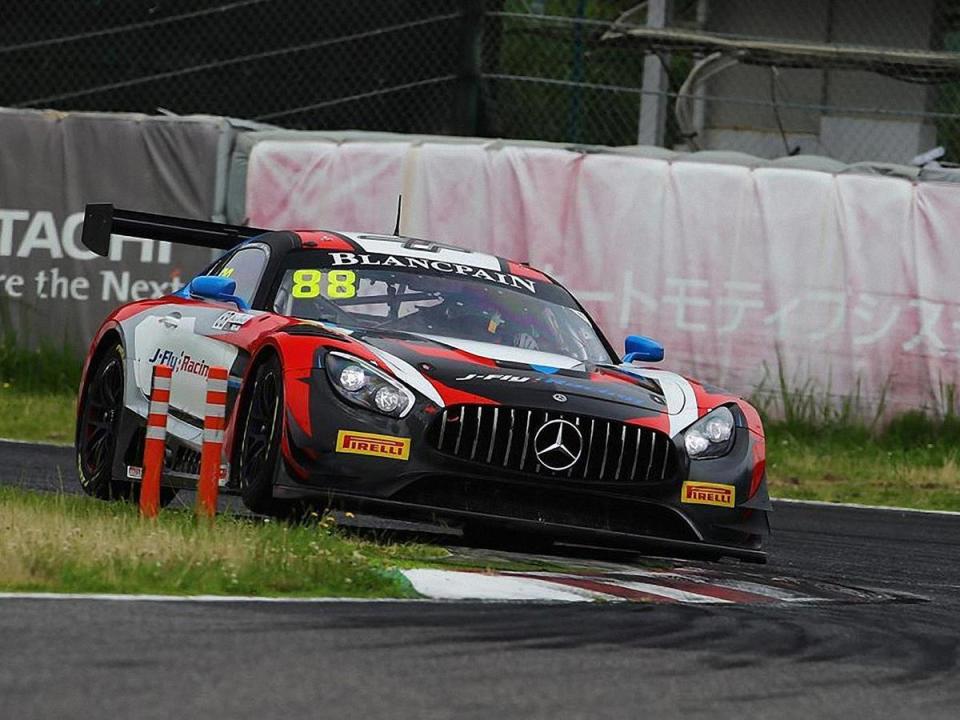 FR設定的Mercedes-AMG GT3雖然比較容易轉向不足，但相對的在入彎前就會很謹慎的控制煞車，所以出錯的機率會更低。（圖片提供：李勇德）