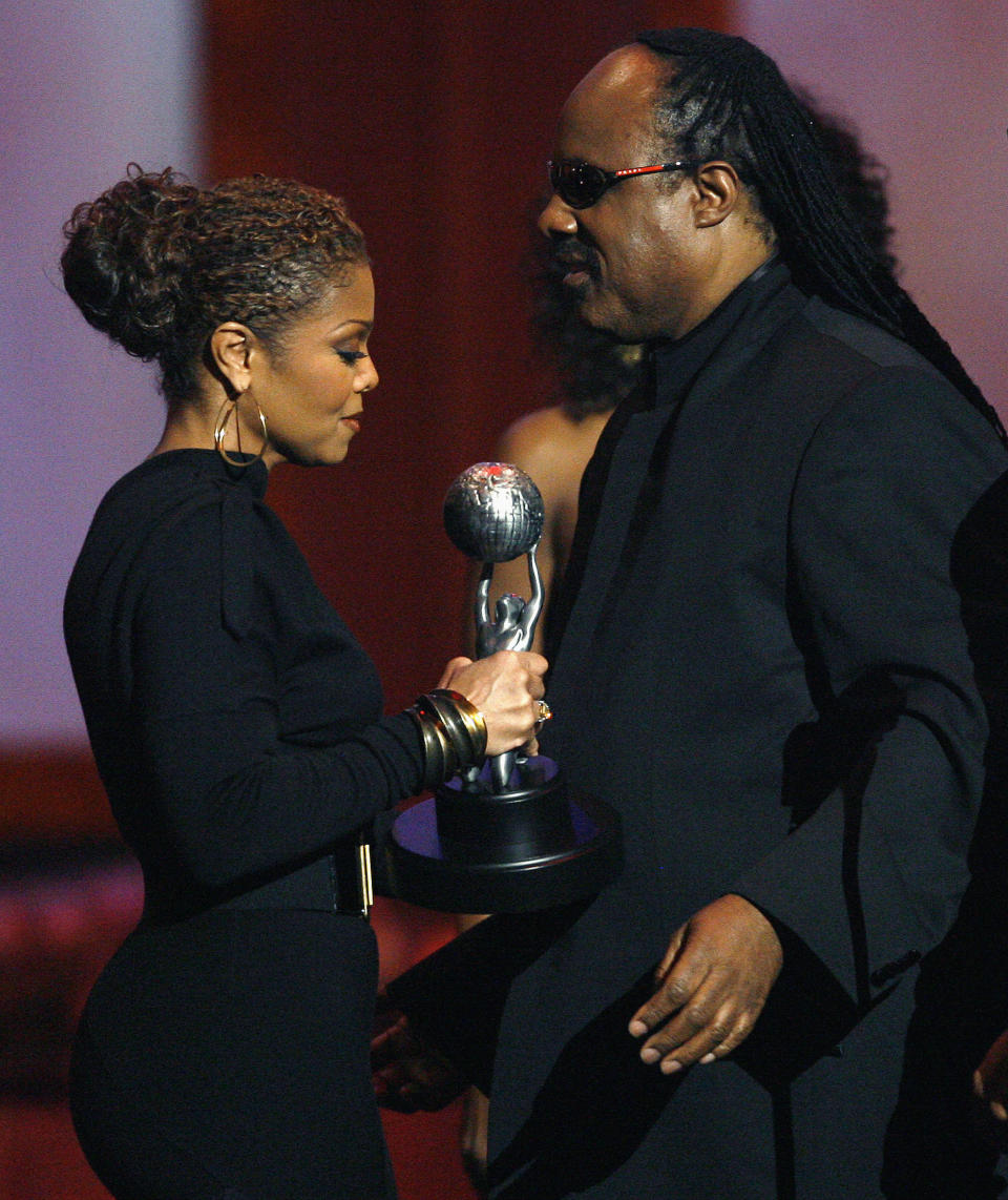 Janet Jackson presents Stevie Wonder with the NAACP Image Awards Hall of Fame award at the 39th Annual NAACP Image Awards at the Shrine auditorium in Los Angeles February 14, 2008.  REUTERS/Mario Anzuoni   (UNITED STATES)