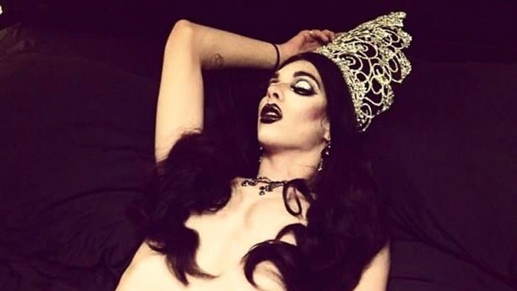 Violet Chachki wearing Sharon Needles’ crown