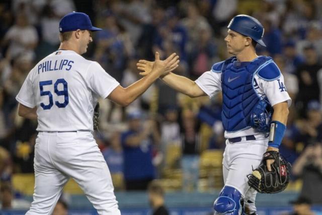 Pirates pounce against Dodgers' bullpen, tagging relievers for 8 runs to  even series