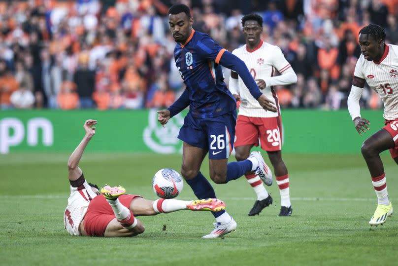 Netherlands' Ryan Gravenberch, center, and Canada's Stephen Eustaquio, on the pitch on June 6, 2024