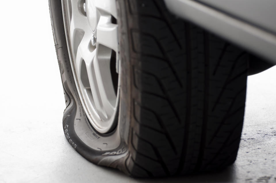 Über 1.000 Mal hat ein Japaner angeblich die Autoreifen von Frauen zerstochen, um sie dadurch kennenzulernen. (Symbolbild: gettyimages / Brycia James)