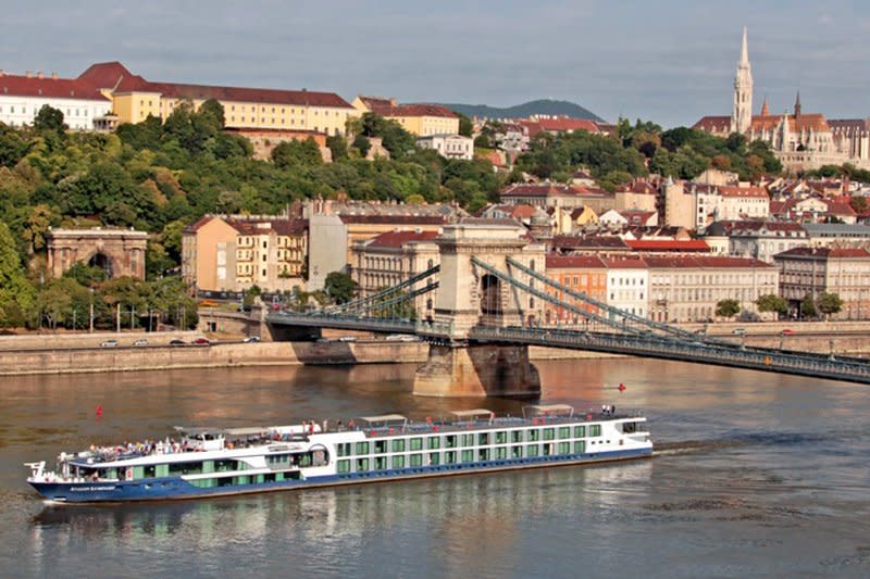 Avalon Luminary Cruise in Danube Symphony