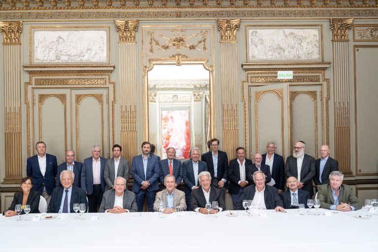 El gobernador de Córdoba, Juan Schiaretti, junto a empresarios integrantes de la Asociación Empresaria Argentina