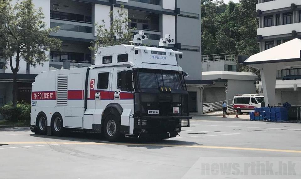 警方有可能在水炮車內加入催淚水劑，強調有關催淚水劑與現時警方日常使用的相同。（實習記者張詠詩攝）