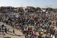 Miles de agricultores protestan contra las nuevas leyes aprobadas por el Gobierno de la India para liberalizar el sector en Singhu, a las afueras de Nueva Delhi, el 27 de noviembre. (Foto: Anushree Fadnavis / Reuters).