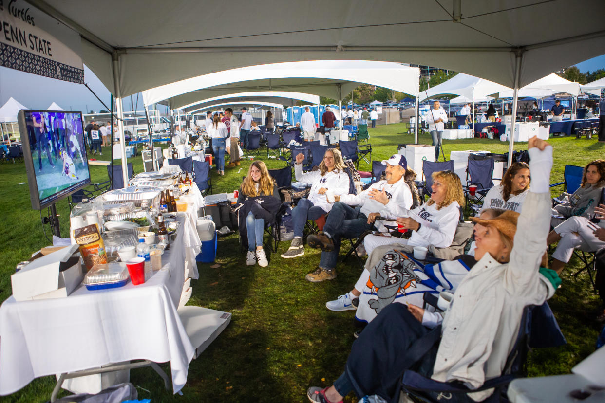 Tailgate Guys offers multiple packages that start at a size of about 10 people. The larger deluxe packages can include as many as 10 TVs and fit thousands of people.