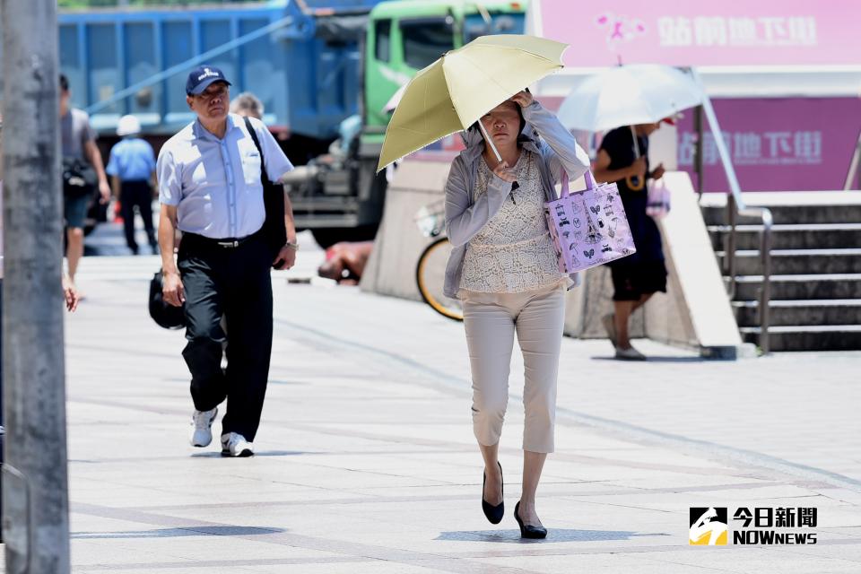 ▲今（ 30 ）日天氣穩定，大台北盆地及花東縱谷氣溫上看 34 、 35 度，但北部、東北部地區及中部山區容易出現午後雷陣雨，提醒後外出記得攜帶雨具備用。（圖／NOWnews資料圖片）