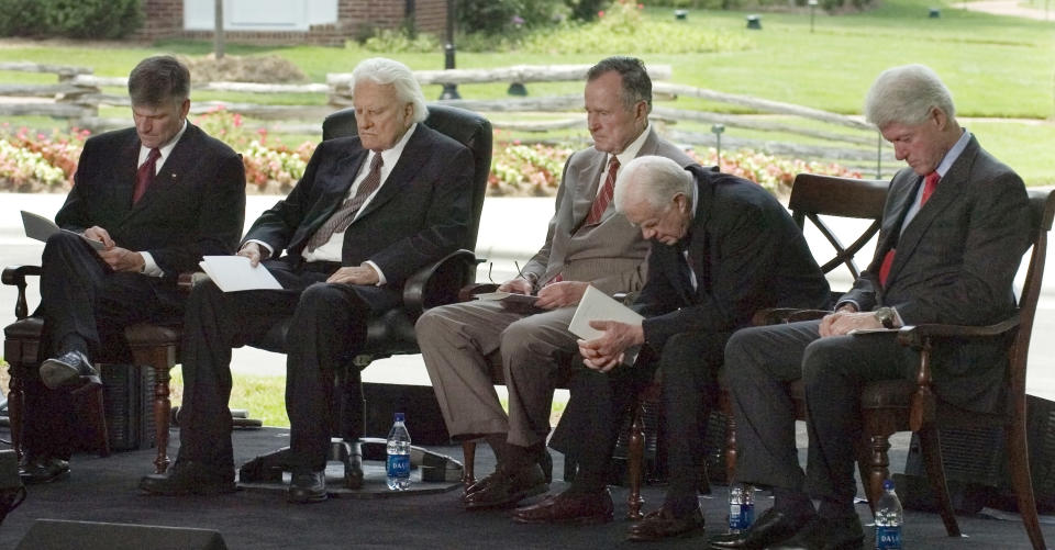 CHARLOTTE, NC - MAY 31:  (L-R) Franklin Graham, Billy Graham, and former U.S. Presidents George H. W. Bush, Jimmy Carter and Bill Clinton bow their heads in prayer during the Billy Graham Library Dedication Service on May 31, 2007 in Charlotte, North Carolina. Approximately 1500 guests attended the private dedication ceremony for the library, which chronicles the life and teachings of Evangelist Billy Graham. Former U.S. Presidents Clinton, Carter and Bush made short speeches during the dedication ceremony.  (Photo by Davis Turner/Getty Images)