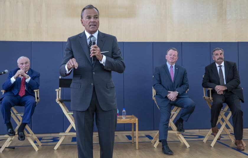 ENCINO, CA-APRIL 20, 2022: Los Angeles mayoral candidate Rick Caruso, foreground, holds a campaign event in Encino with former LAPD chiefs William Bratton, left, and Charlie Beck, right, and former Los Angeles County Sheriff Jim McDonnell, 2nd from right. All three support Caruso for mayor. (Mel Melcon / Los Angeles Times)