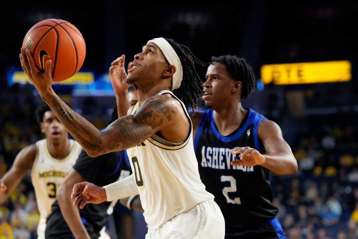 Dug McDaniel posts career night, U-M hoops opens season with 99-74 win over UNC-Asheville