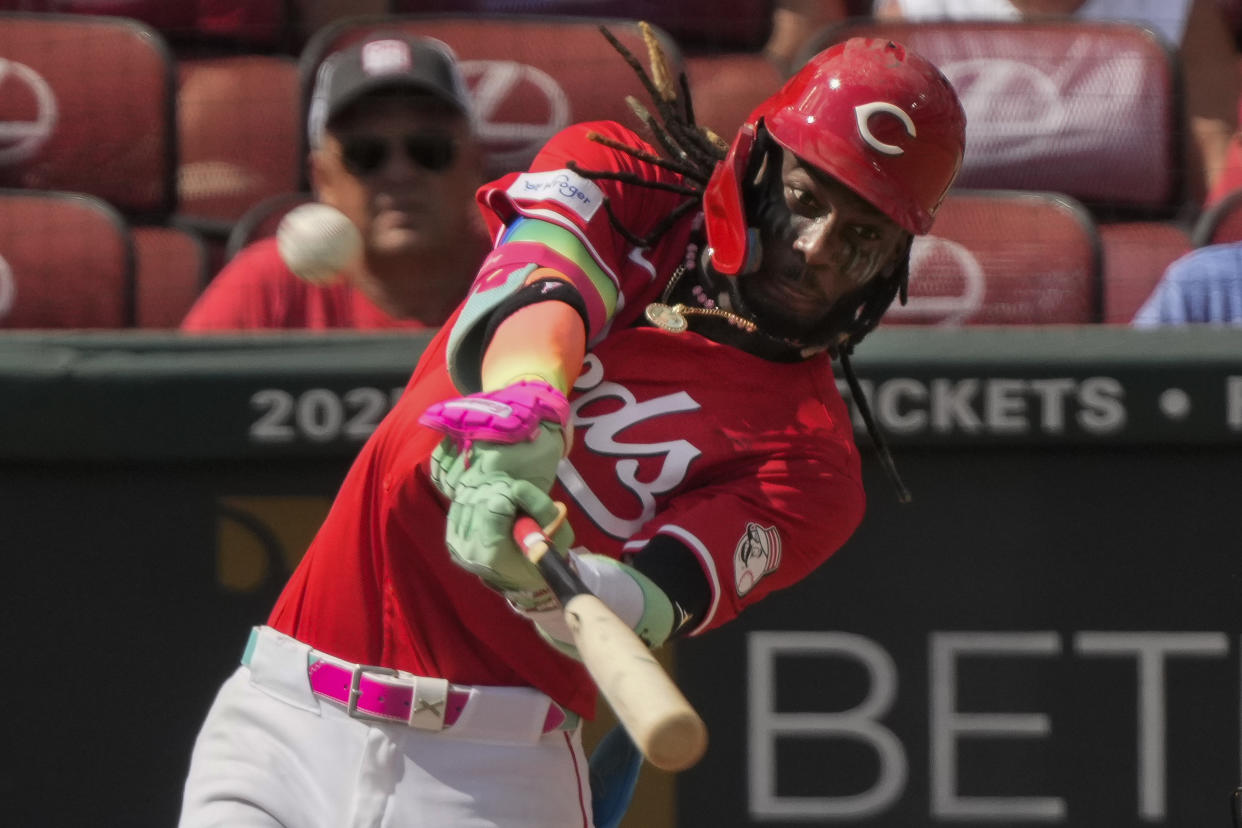 Cincinnati Reds' Elly De La Cruz hits a three-run homer during the fourth inning of a baseball game against the Pittsburgh Pirates, Saturday, Sept. 21, 2024, in Cincinnati. (AP Photo/Carolyn Kaster)