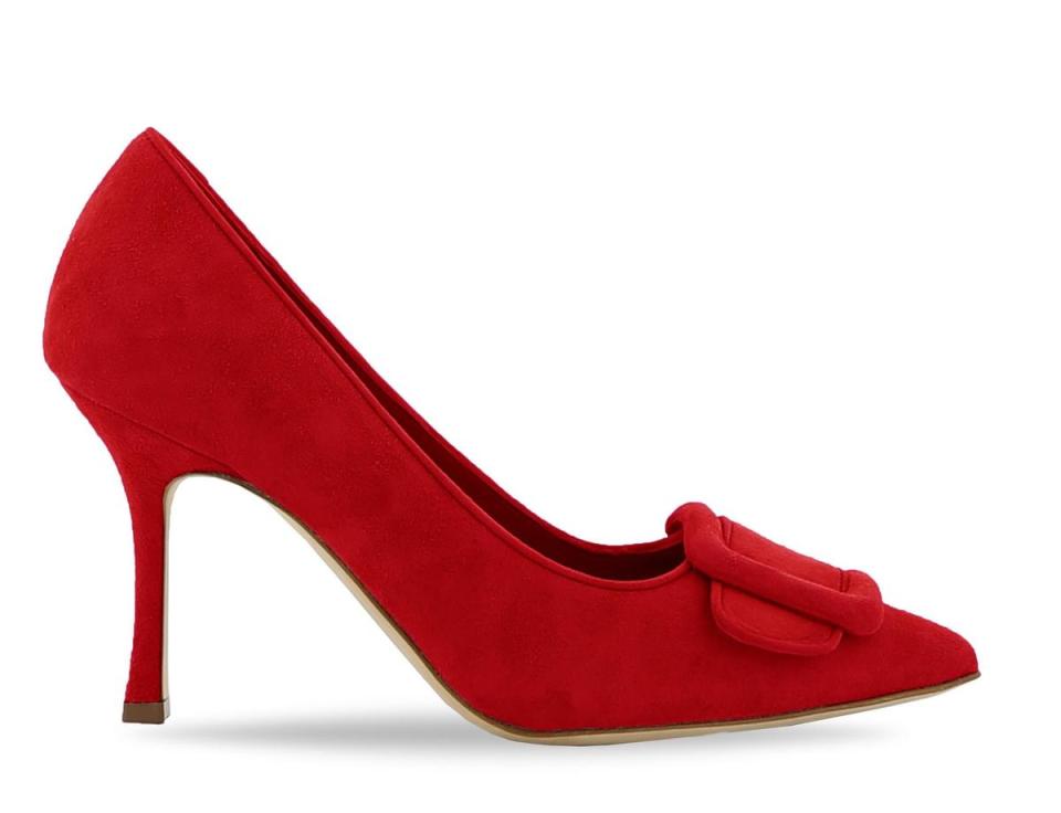 紅色釦飾高跟鞋 NT$31,800（Manolo Blahnik提供）
