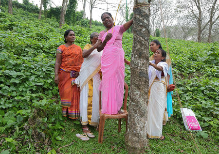 Ratnaamma, 51, a Hindu devotee, is surrounded by other devotees as she threatens to commit suicide in protest against the lifting of ban by Supreme Court that allowed entry of women of menstruating age to the Sabarimala temple, at Nilakkal Base camp in Pathanamthitta district in the southern state of Kerala, India, October 16, 2018. REUTERS/Sivaram V