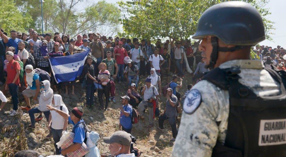 Sedena Leaks: Gobierno destina 7 veces más soldados a detener migrantes que a combatir huachicol