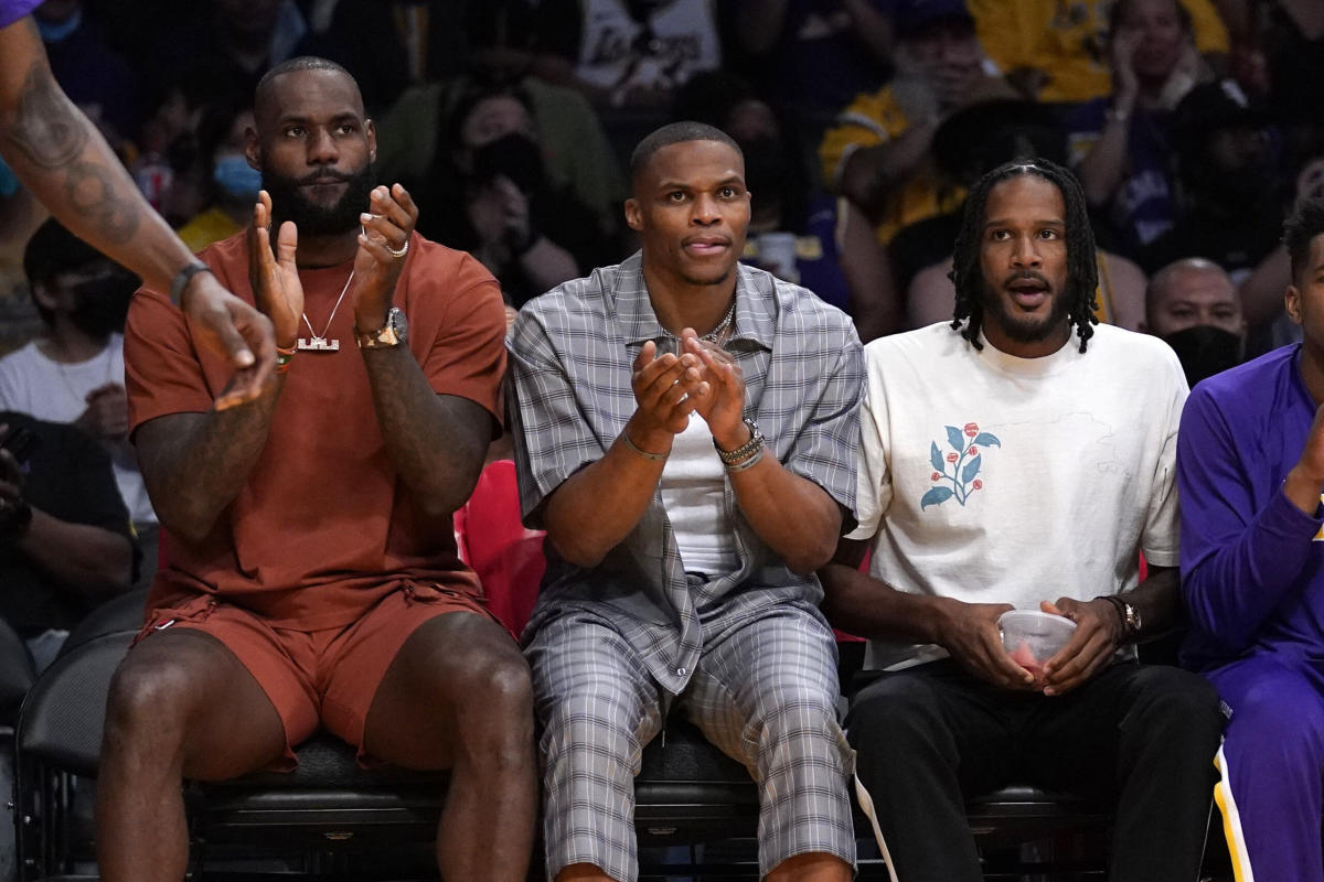 ABC15 Arizona - GAME ON! The Phoenix Suns will face LA after the Lakers beat  Golden State 103-100 tonight in the play-in tournament. 🏀 The two teams  will square off in Game