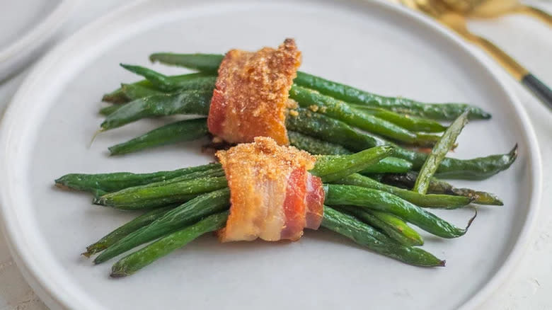 Bacon-wrapped green beans