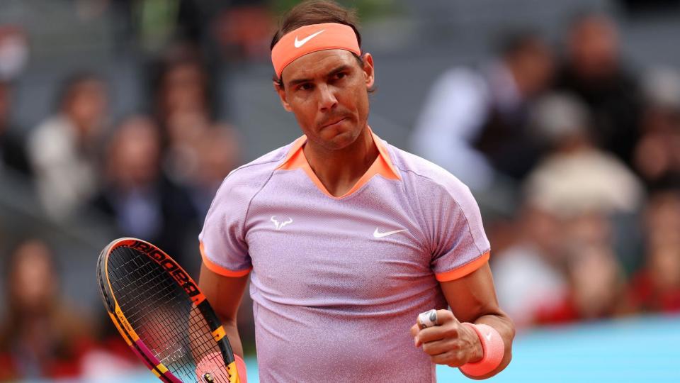 Rafael Nadal viert het winnen van een punt op de Madrid Open