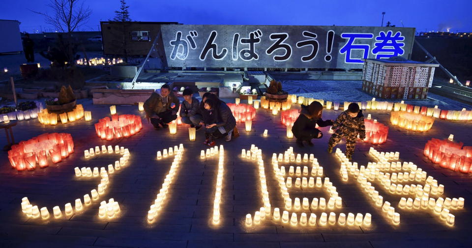 日本宮城縣石卷市幾年前在3月11日當天，舉行的悼念罹難者活動。圖片來源：日本共同社/REUTERS。