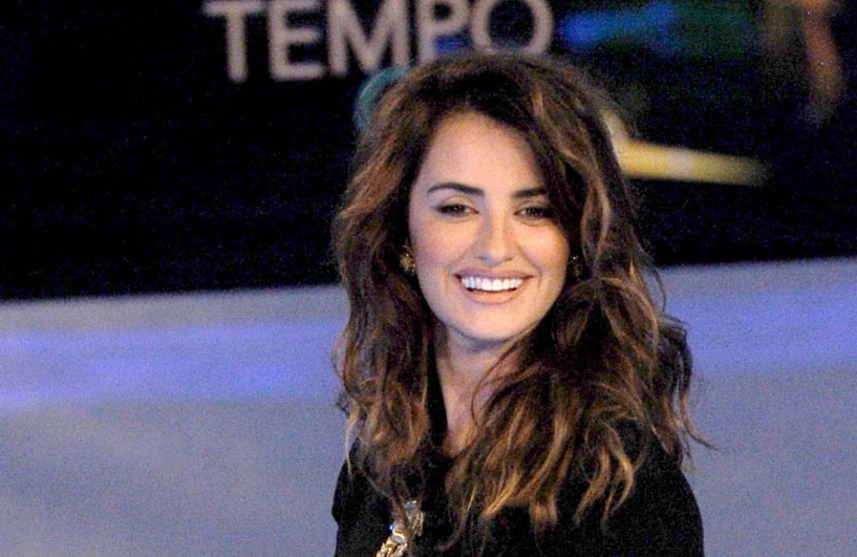 According to Elle, actress Penélope Cruz likes to collect something quite unusual - coat hangers! The magazine reports that the ‘Vanilla Sky’ actress has admitted to having at least 500 coat hangers in different colors, materials, sizes and shapes.