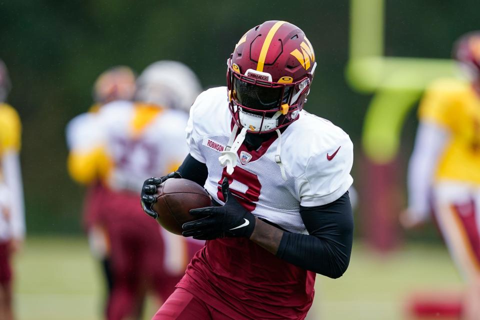 Washington Commanders running back Brian Robinson Jr., works out during practice at the team's facility Oct. 5, 2022.