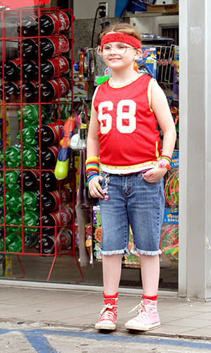 Abigail Breslin, (almost) all grown up, carries a Burberry bag in