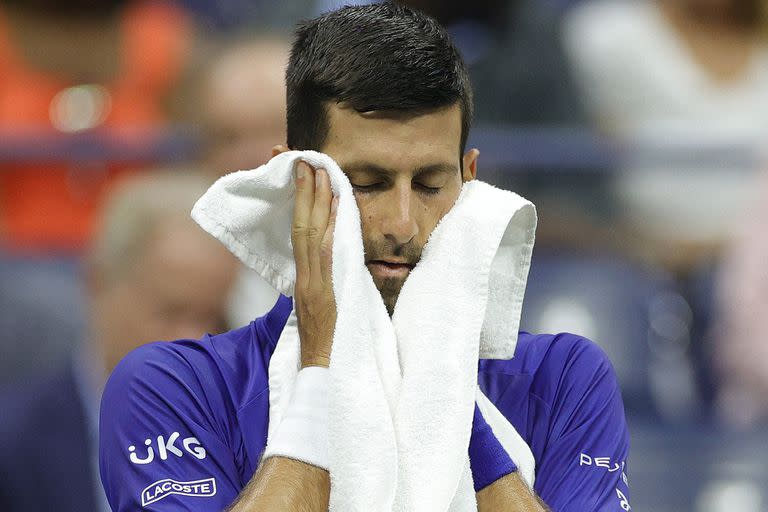 Máxima concentracion: Novak Djokovic requirió firmeza mental para doblegar a Matteo Berretini y avanzar a las semifinales en el cemento de Nueva York