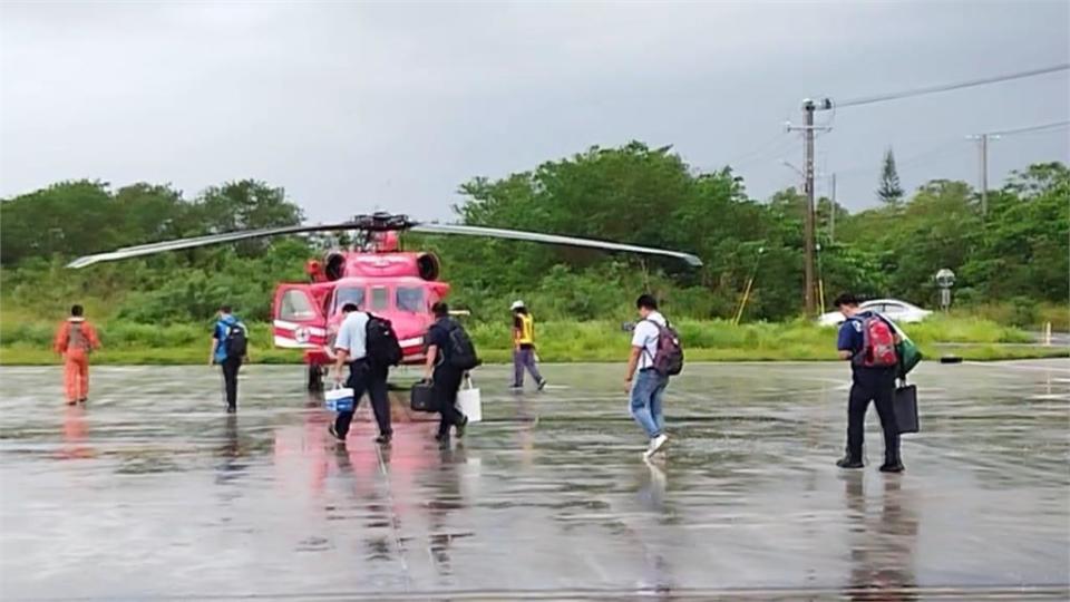 蘭嶼受颱風重創通訊水電斷　工程人員分批挺進協助救災