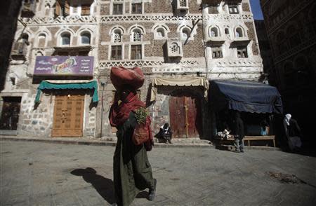 A veil-clad woman walks in Old Sanaa city November 11, 2013. REUTERS/Khaled Abdullah