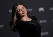 <p>Les relations ont toujours été conflictuelles entre Miranda Kerr et sa mère. Mais les tensions se sont encore accentuées avec la naissance de son fils, Flynn, né de son union avec Orlando Bloom en 2014. La raison ? Therese Kerr aurait une fâcheuse tendance à donner son avis sur la façon dont elle éduque son fils. Crédit photo : AFP </p>