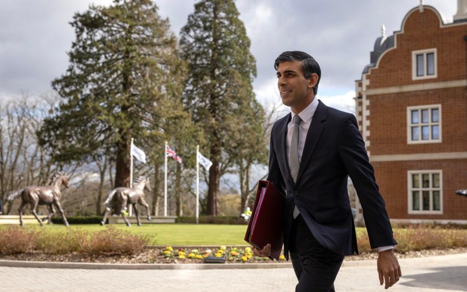 Rishi Sunak arrives at the Fairmont Windsor Park hotel in Englefield Green, Windsor, Berkshire - Dan Kitwood/PA