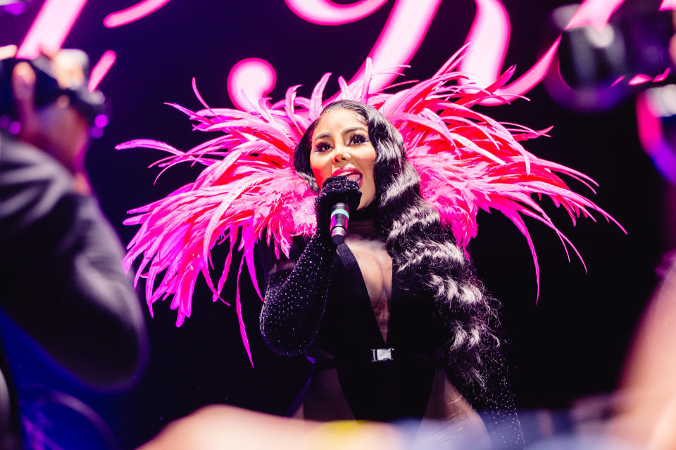 Lil Kim Performing