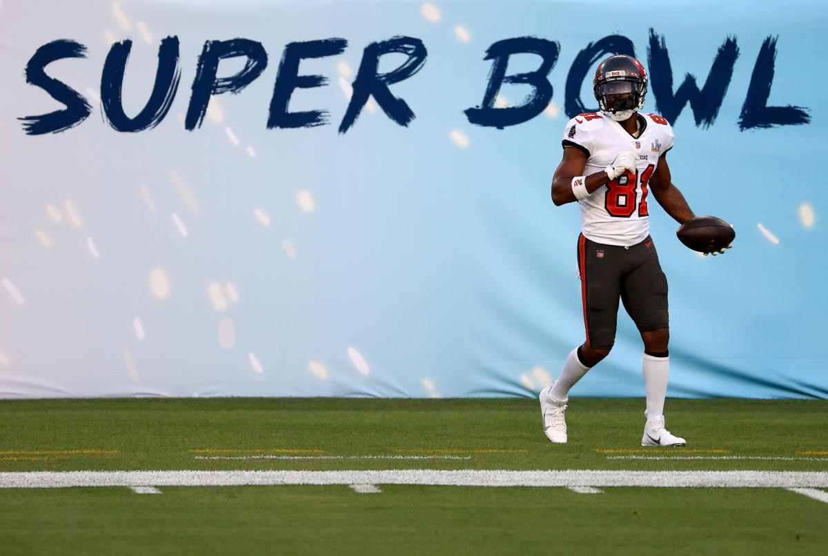 Antonio Brown passes physical to make Tampa Bay Buccaneers deal