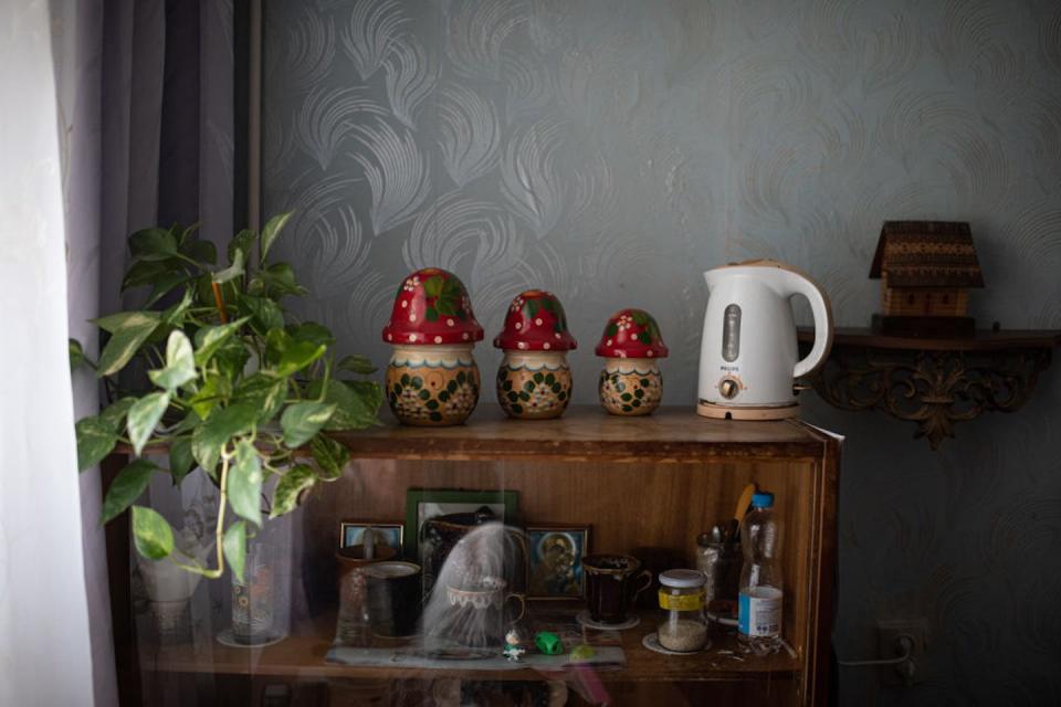 Bits of life, sitting in a nursing home room near Kyiv. <a href="https://www.gettyimages.com/detail/news-photo/residents-personal-belongings-in-a-room-on-may-8-2022-at-a-news-photo/1240546289?phrase=ukraine%20possessions&adppopup=true" rel="nofollow noopener" target="_blank" data-ylk="slk:Alexey Furman via Getty Images;elm:context_link;itc:0;sec:content-canvas" class="link ">Alexey Furman via Getty Images</a>
