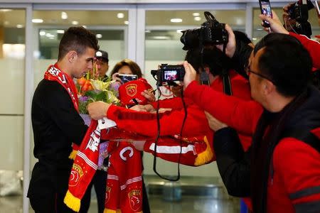 Brazilian international midfielder Oscar arrives at the Shanghai Pudong International Airport, after agreeing to join China super league football club Shanghai SIPG from Chelsea in Shanghai, China, January 2, 2017. REUTERS/Aly Song