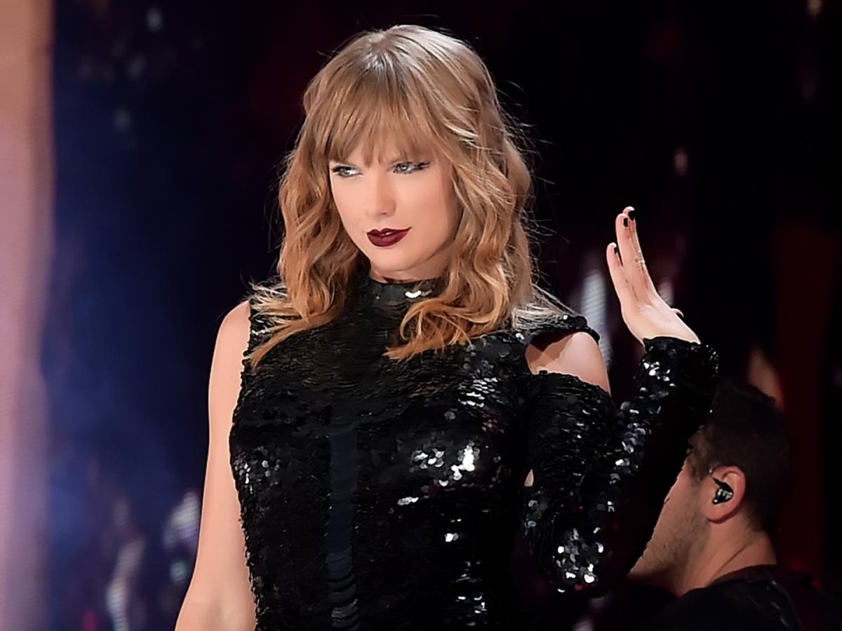 Taylor Swift Is Reportedly Ready to Make Her Major Debut in This ...