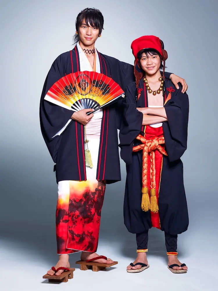 若山耀人（右）2018年和福士蒼汰演出電影《笑傲曇天》，之後淡出演藝圈。