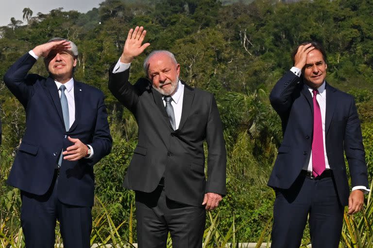 Alberto Fernandez, Luiz Inacio Lula da Silva y Luis Lacalle Pou, ayer, en Iguazú