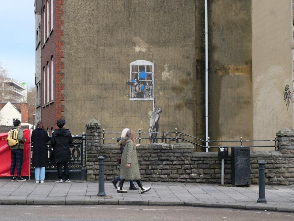 Banksy’s ‘Well Hung Lover’ in Bristol (Getty)