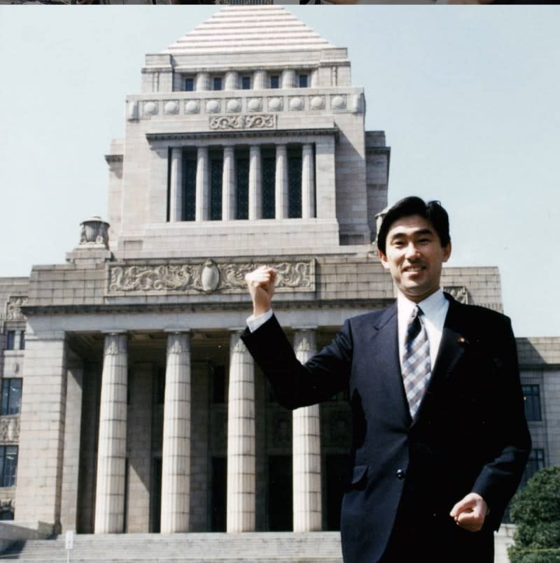 1993年，剛當選眾議員、年僅35歲的岸田文雄。（岸田文雄IG）