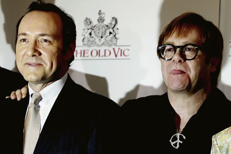 Kevin Spacey: Elton John declaró en el juicio por agresión sexual que se le sigue al actor en Londres