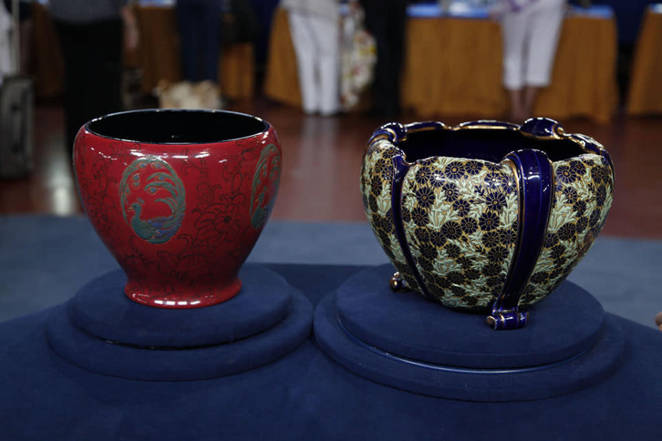 "Antiques Roadshow" - Rookwood and French pottery jardinieres