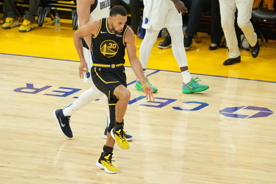 Steph Curry celebrates after a bucket during the Warriors' big third-quarter run.