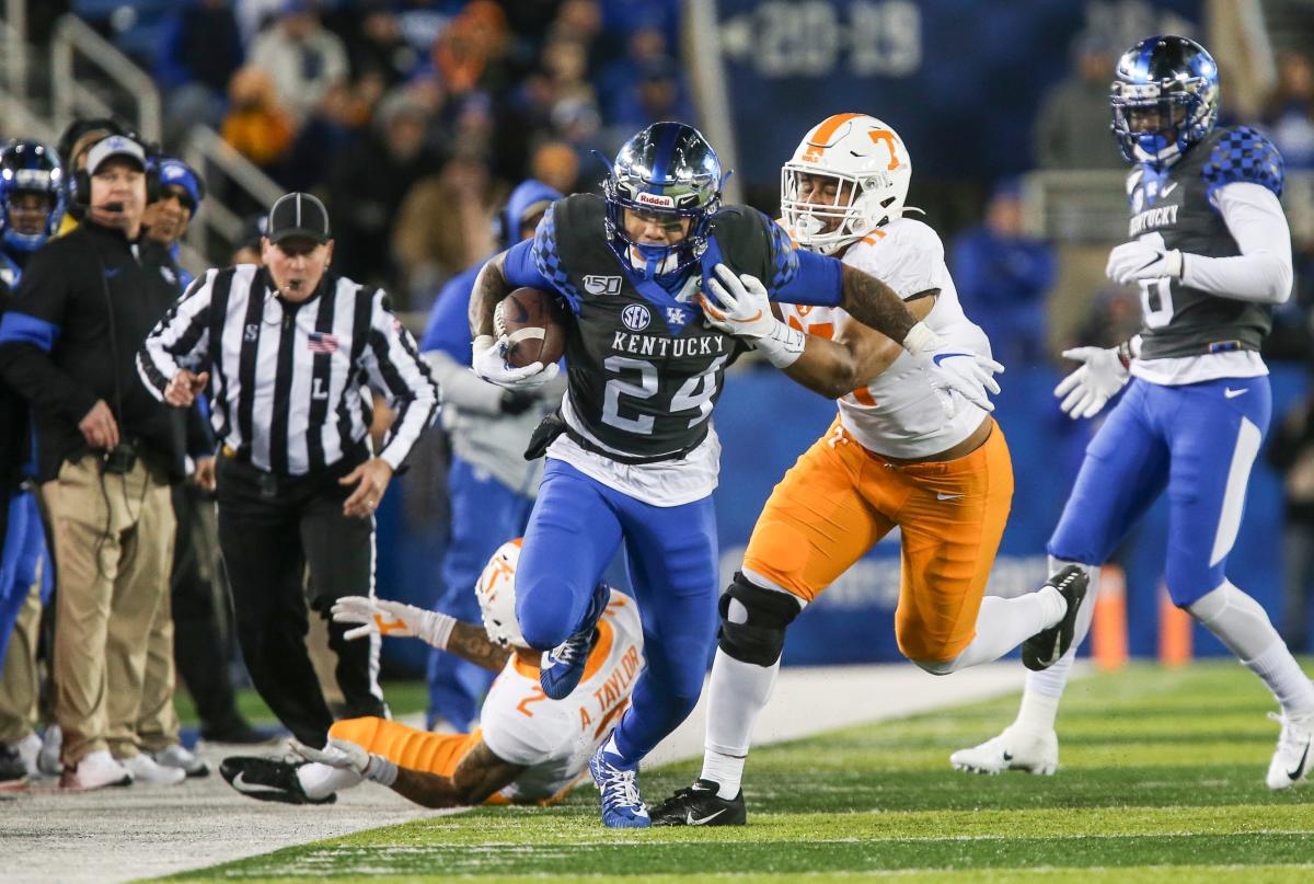 How to watch or stream Kentucky vs. Tennessee football Kickoff time