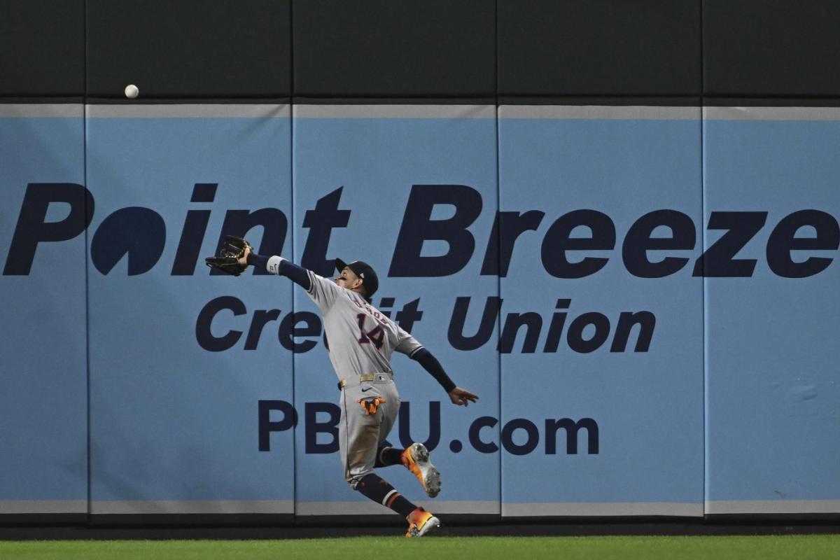 Houston’s Mauricio Dubón leaves game after slamming into the wall while making sensational catch