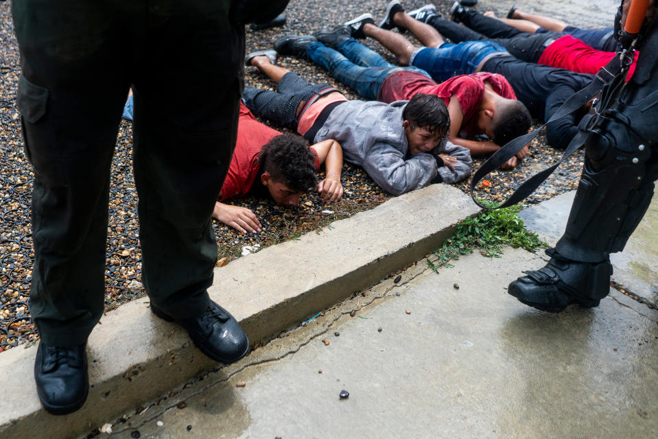 At the end of a demonstration, police make arrests, including some underage boys, in Barranquilla on May 3.<span class="copyright">Charlie Cordero—Reojo Colectivo</span>