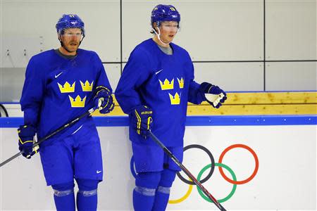 Sweden's Daniel Alfredsson (L) and Nicklas Backstrom participate in a men's ice hockey team practice at the 2014 Sochi Winter Olympics February 20, 2014. REUTERS/Brian Snyder